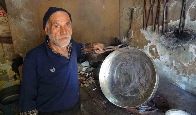 Gaziantepli Kalaycı ustası Meslekte 55 yılı geride bıraktı: Şimdi yetiştirecek çırak bulamıyor