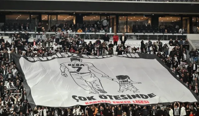Beşiktaş tribünlerinden istifa tezahüratları