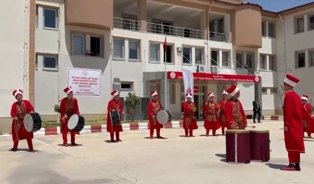 Gaziantep'te özel bireylerden oluşan mehteran takımından özel performans