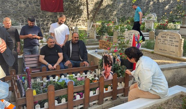 Narin Güran'ın babası ve ağabeyi Mattia Ahmet Minguzzi'nin kabrini ziyaret etti