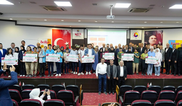 Nizip’te tarihi final: "Temel Dini Bilgiler Yarışması" muhteşem bir törenle taçlandı!