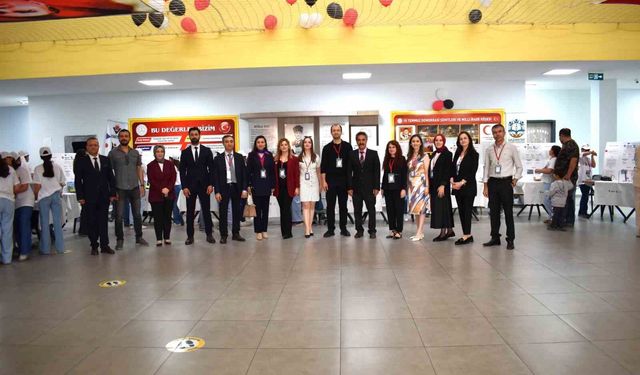 Ahmet Karahan Ortaokulu'nda Bilime Işık Tutan 4006 Fuarı gerçekleştirildi