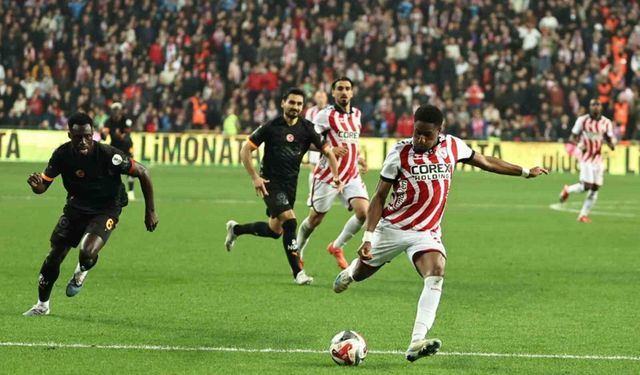 Galatasaray bu sezon ikinci kez 4 gol yedi