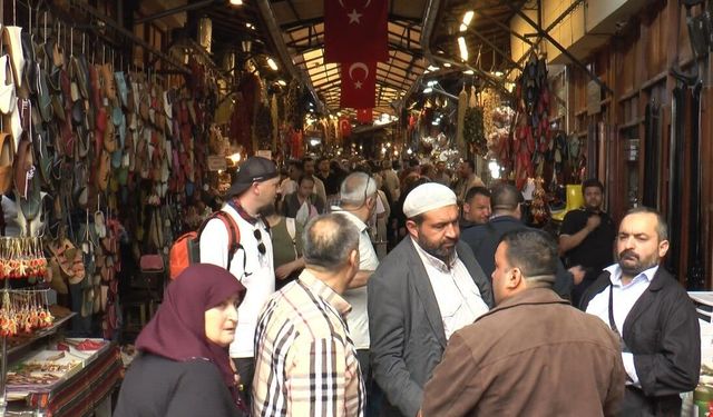 Gaziantep'in tarihi çarşılarında bayram yoğunluğu