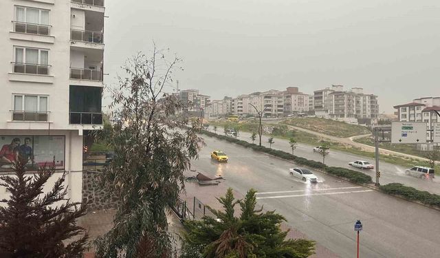 Gaziantep'te süper hücre şehri talan etti: Hortum adamı fırlattı