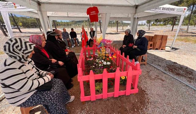 Kahramanmaraş'ta okul saldırısında hayatını kaybetmişti! Almina'nın mezarı pembeye boyandı...