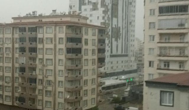 Sağanak ve fırtına Gaziantep'te Bossan Hastanesine büyük zarar verdi