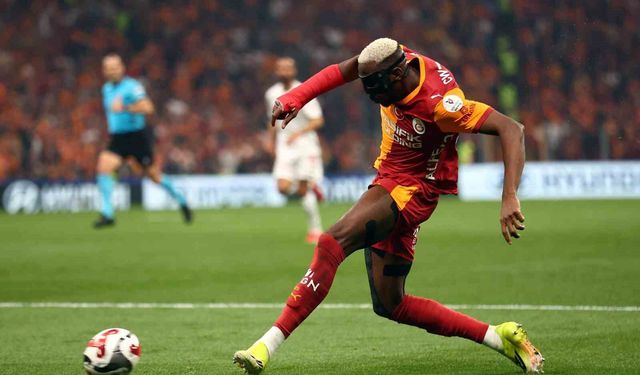 Victor Osimhen bu sezonki gol sayısını 22'ye çıkardı