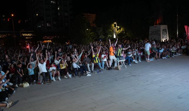 Şehitkamil’de milli maç coşkusu Koru Park’ta yaşanacak