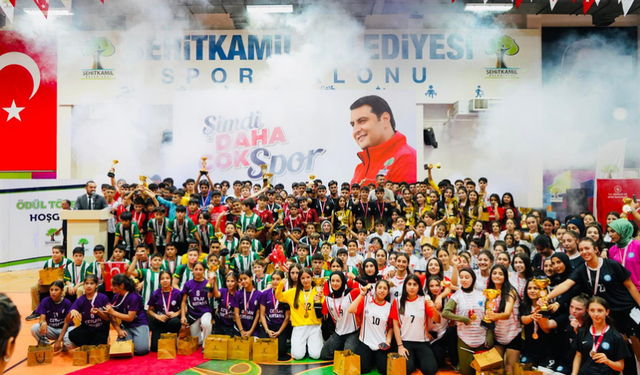 Şehitkamil’de 2. Küme Sportif Müsabakaları coşkusu ödül töreniyle taçlandı
