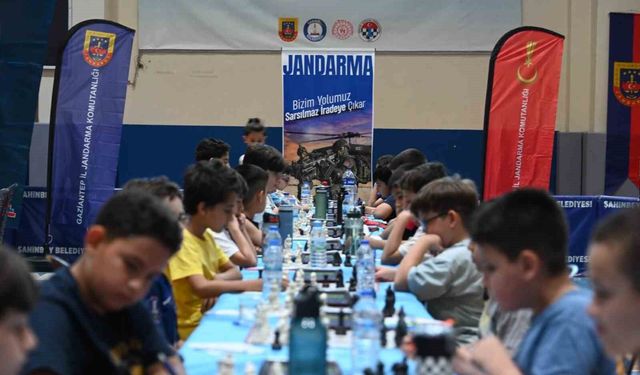Gaziantep'te jandarmadan ödüllü satranç turnuvası