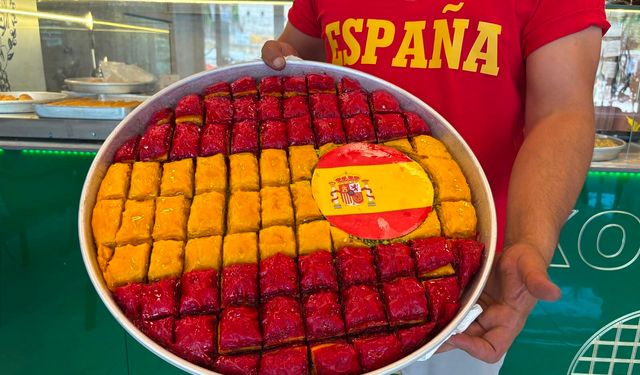 Dünyaca ünlü Gaziantep baklavası dünya şampiyonu İspanya renklerine büründü