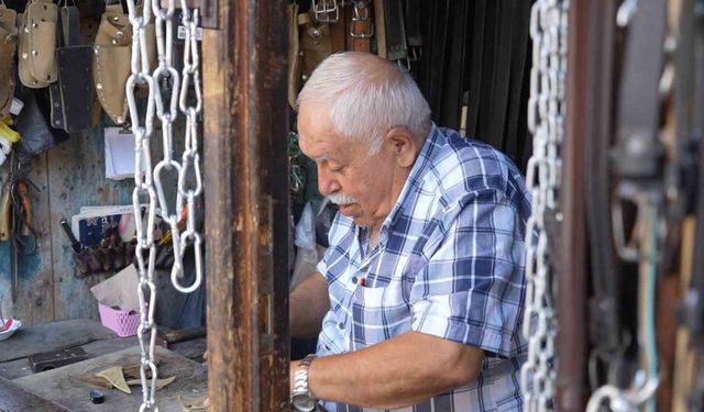 Gaziantep'te 2 metrekarelik dükkanında üretiyor, 81 ile gönderiyor