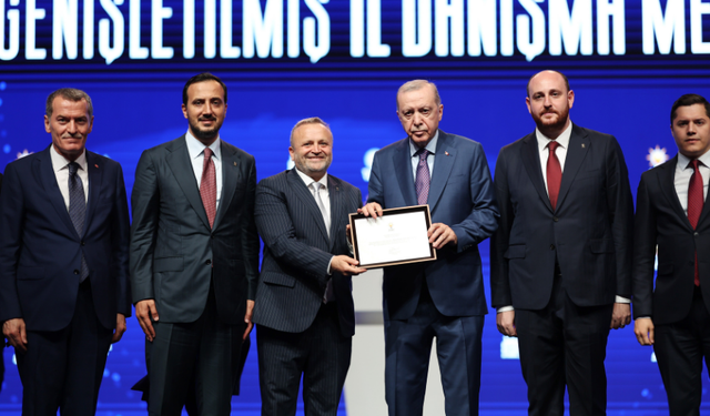 İstanbul'da 3 ilçe Belediye Başkanı AK Parti'ye katıldı