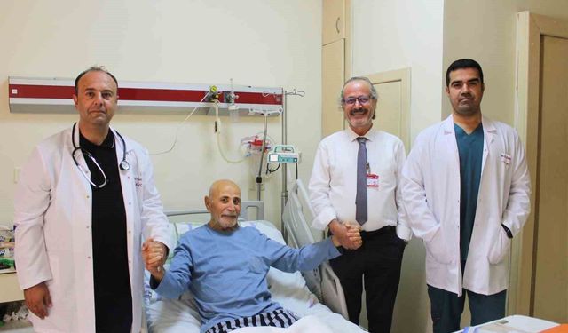 GAÜN Hastanesi'nde 83 yaşındaki hastaya zorlu aort ameliyatı