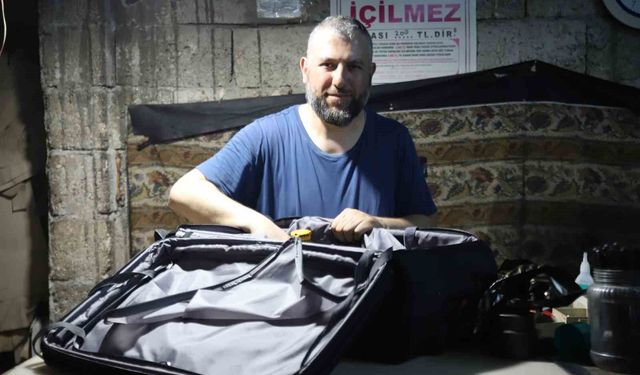 Gaziantep'te babasından devraldığı çanta tamirciliğini 30 yıldır sürdürüyor