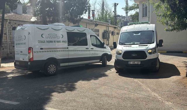 Gaziantep'te halı yıkarken elektrik akımına kapılan 2 kadının cenazesi teslim edildi