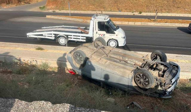 Gaziantep'te kontrolden çıkan otomobil ters döndü: 1 yaralı