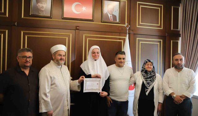 Gaziantep'te Sultan 2. Abdülhamid'in hayatı ve kişiliğinden etkilenen Alman kadın Müslüman oldu