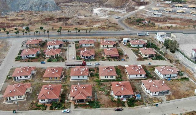 Gaziantep'te villaları aratmayan köy evlerinin bahçesinde üretim
