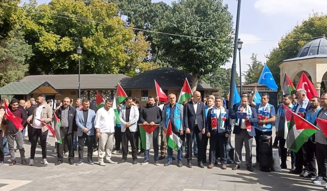 Gaziantep'te Milli Gençlik Derneği tarafından düzenlenen etkinlikte Filistin'e destek için tek yürek oldular