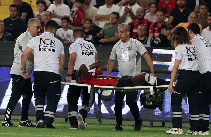 Gaziantep FK, M'Bakata'nın sağlık durumu hakkında açıklama yaptı