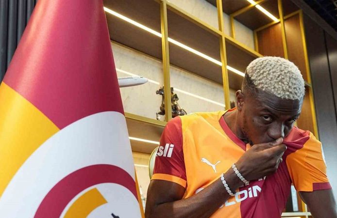 Victor Osimhen: "Çok daha büyük başarılara imza atacağımıza inanıyorum"