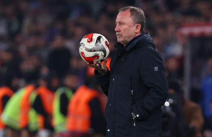 Sergen Yalçın köpürdü: 'Bu akşam bir tiyatro oynandı'