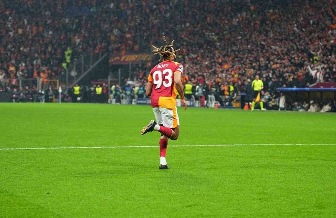 Sacha Boey ilk golünü attı