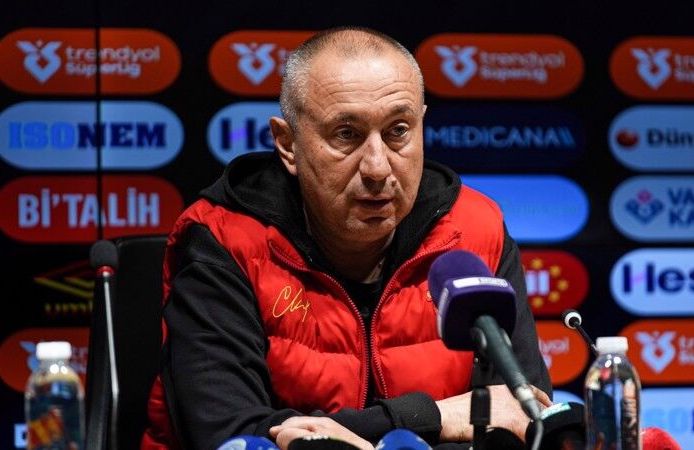 Stanimir Stoilov: 'Duran toplardan gol yediğimiz için mutlu değiliz'