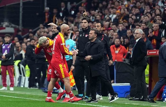 Günay Güvenç ve Ahmed Kutucu ıslıklandı