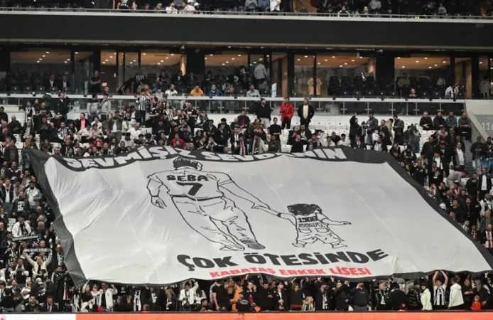 Beşiktaş tribünlerinden istifa tezahüratları