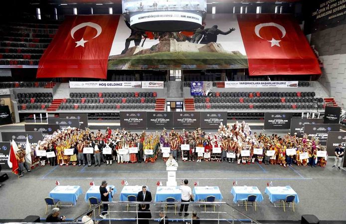 Gaziantep'te 'Türkiye Halk Oyunları Kulüpler Arası Bölge Şampiyonası' düzenlendi