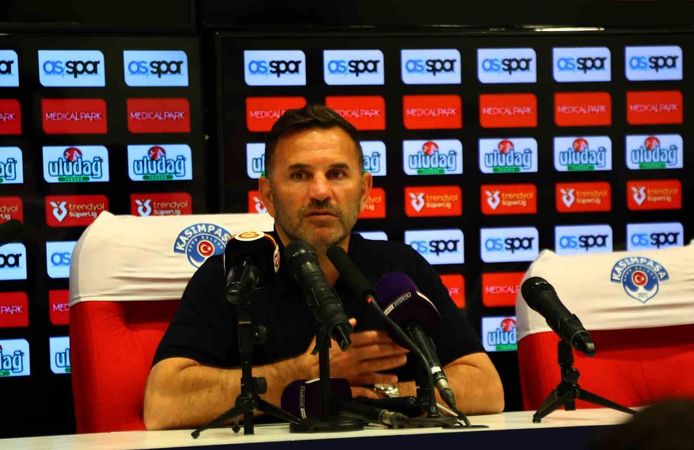 Okan Buruk: 'İlk düşüncem, isteğim ve hayalim burada yine nice şampiyonluklar yaşamak'