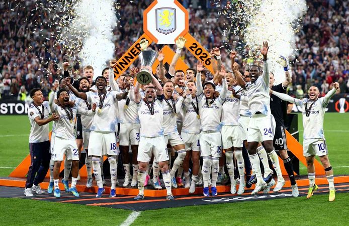UEFA Avrupa Ligi şampiyonu Aston Villa kupasını aldı