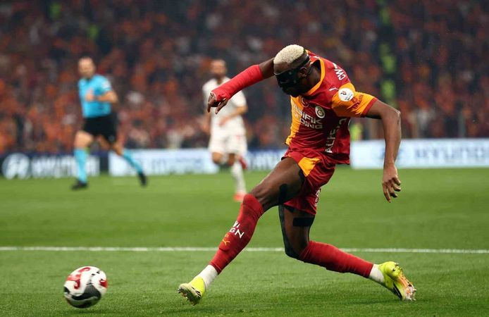 Victor Osimhen bu sezonki gol sayısını 22'ye çıkardı