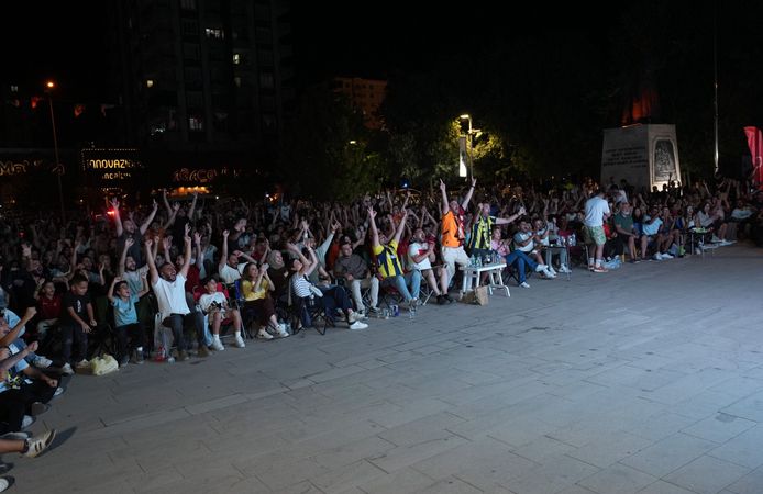 Şehitkamil’de milli maç coşkusu Koru Park’ta yaşanacak
