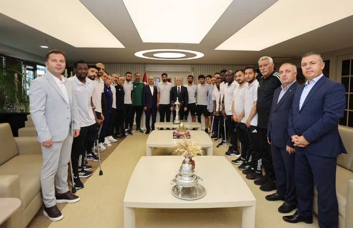 Şampiyon kupayı Başkan Tahmazoğlu’na getirdi