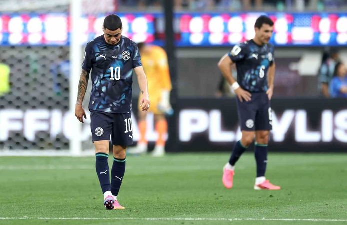Almiron'un kırmızı kartı, FIFA Dünya Kupası'nda ilk