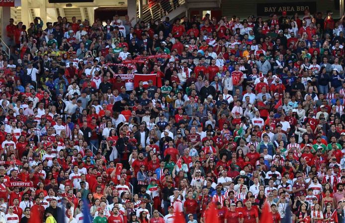 Türkiye - Paraguay maçını 68 bin 827 taraftar takip etti