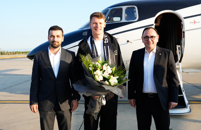 Beşiktaş'ın yeni kalecisi Alexander Nübel, İstanbul'a geldi