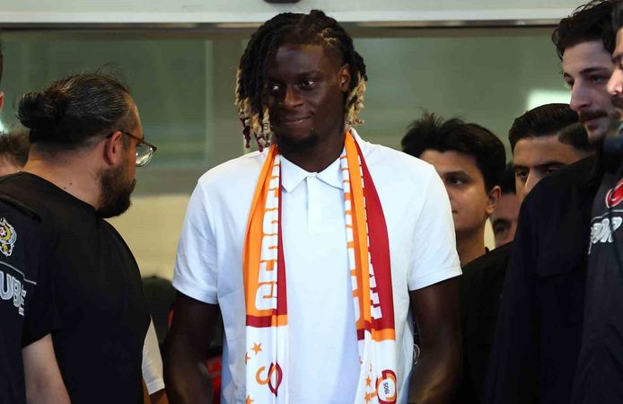 Galatasaray'ın yeni transferi Lesley Ugochukwu, İstanbul'a geldi