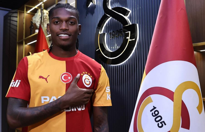 Rafael Leao, Galatasaray'ın 7. Portekizli futbolcusu oldu