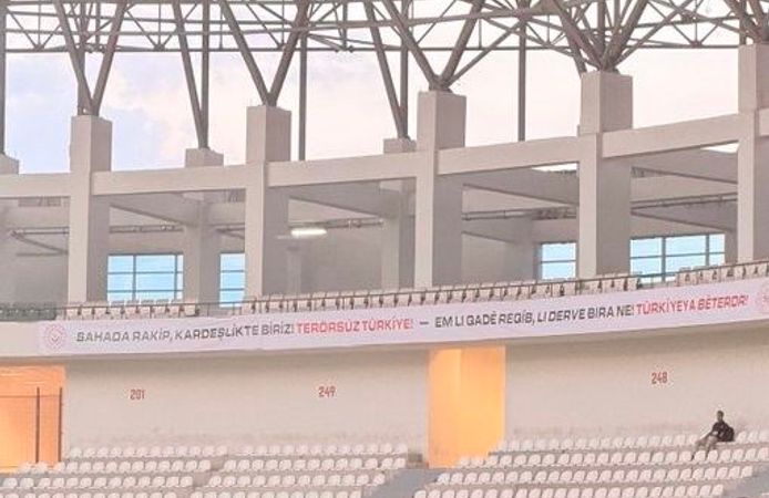 Aile ve Sosyal Hizmetler Bakanlığı'ndan Amed-Erzurumspor FK maçında 'Terörsüz Türkiye' pankartı