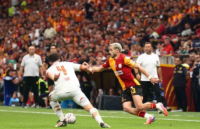 Galatasaray 5 gollü maçta galip! Liderliği aldı...
