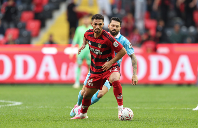 Kerim Çalhanoğlu golle tanıştı!