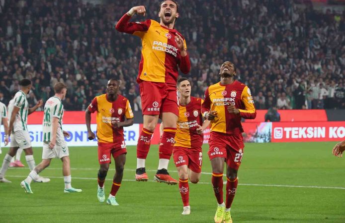 Galatasaray ligde üst üste 4. galibiyetini aldı, puanını 25'e çıkardı