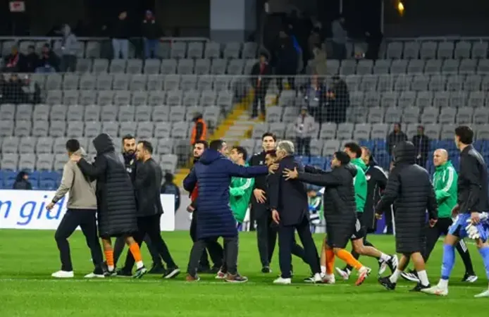 Başakşehir-Gaziantep maçında tansiyon yükseldi: Nuri Şahin ile Orhan Ak arasında gerginlik