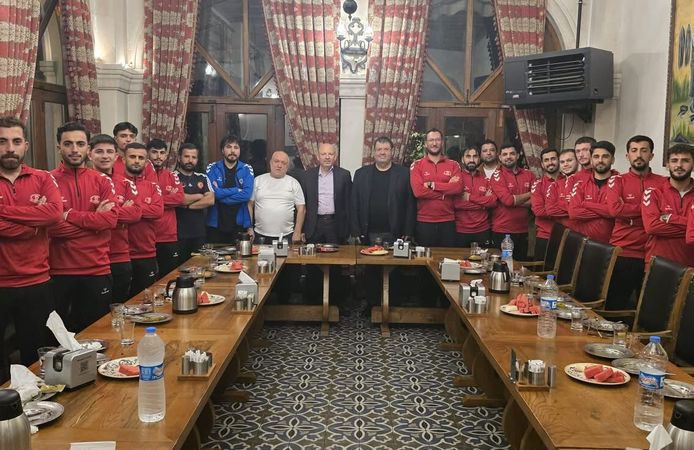 Başkan Bilal Çeker'in düzenlediği Volkan Group moral yemeğinde sporcular biraraya geldi...