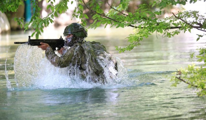 TSK Isparta'da, dünyanın en zorları arasında yer alan askeri eğitimi veriyor